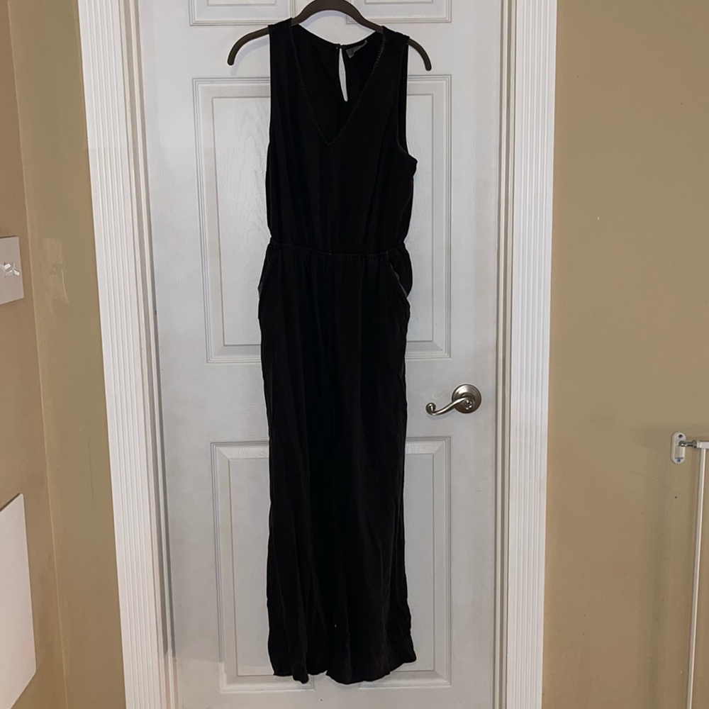 GUC Universal Thread Black Sleeveless Jumpsuit
